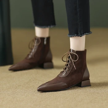 Новые Зимние женские ботинки, женская обувь с острым носком и массивным каблуком, Осенние ботинки из овечьей замши, кружевные короткие современные ботинки в стиле ретро для женщин