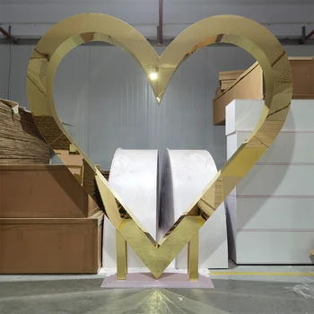Цена производителя Роскошный акриловый ПВХ фон в форме золотого сердца для свадебного украшения